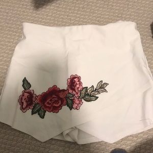 flower embroidered envelope skort